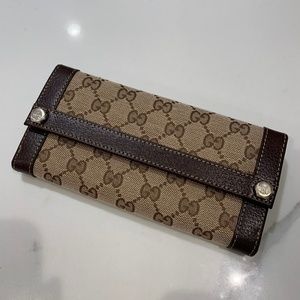 Vintage Gucci wallet (NWOT)